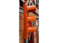 Rood licht hersteld in golfkleuren - diverse lichtapparatuur - afbeelding 8 van  11