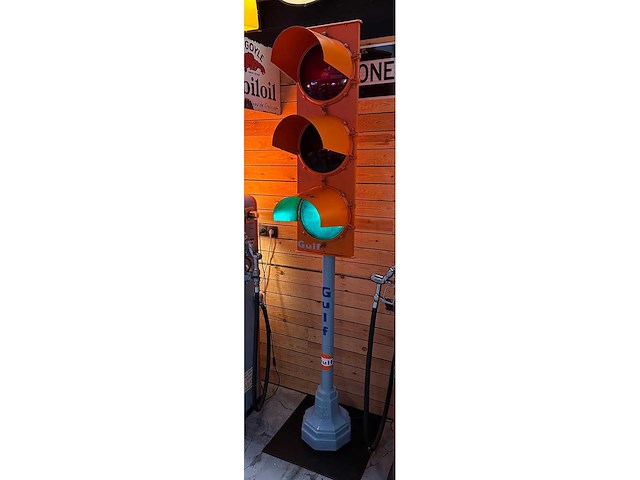 Rood licht hersteld in golfkleuren - diverse lichtapparatuur - afbeelding 11 van  11