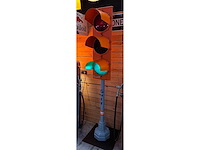 Rood licht hersteld in golfkleuren - diverse lichtapparatuur - afbeelding 11 van  11