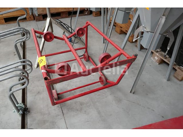 Rood metalen vatwagen - afbeelding 1 van  3