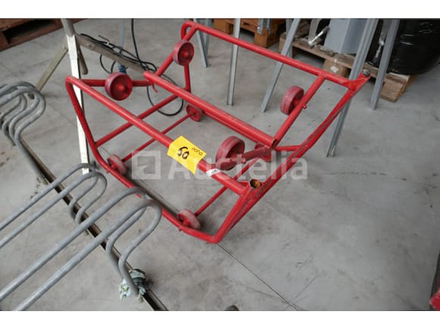 Rood metalen vatwagen - afbeelding 2 van  3