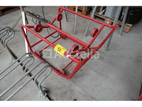Rood metalen vatwagen - afbeelding 2 van  3