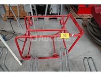 Rood metalen vatwagen - afbeelding 3 van  3