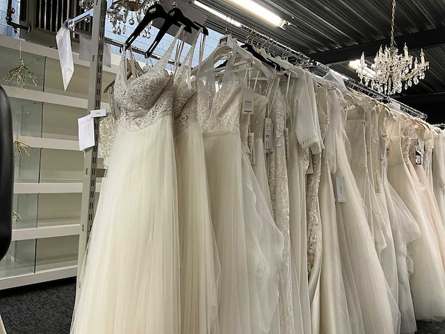 Rosa clara aire bruidsjurken (21x) - afbeelding 12 van  34