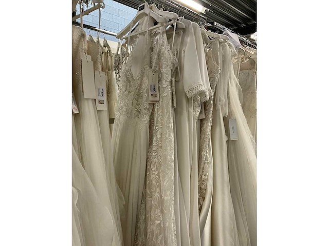 Rosa clara aire bruidsjurken (21x) - afbeelding 31 van  34