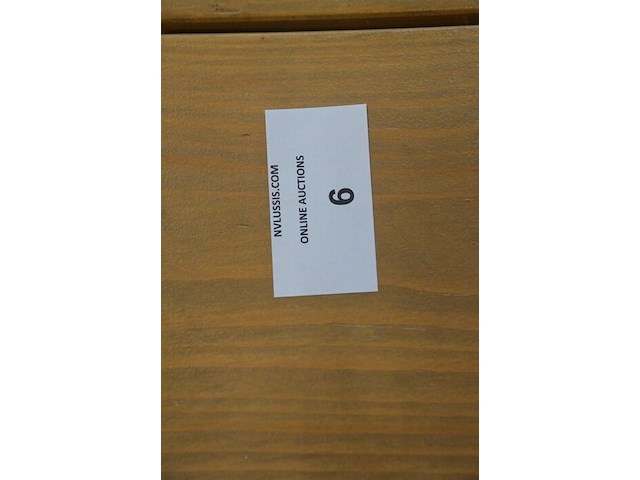 Rose stoffen hoeksalon afm. 300x185, wit houten salontafel bruin houten blad op wielen afm. 100x100, bruin vloerkleed afm. 165x120 - afbeelding 5 van  10