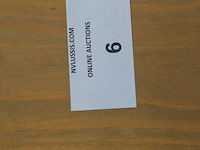 Rose stoffen hoeksalon afm. 300x185, wit houten salontafel bruin houten blad op wielen afm. 100x100, bruin vloerkleed afm. 165x120 - afbeelding 5 van  10