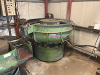 Rösler vibrerende massa afwerkmachine / vibrerende ontbraammachine trillende afwerkmachines - afbeelding 1 van  19