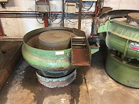 Rösler vibrerende massa afwerkmachine / vibrerende ontbraammachine trillende afwerkmachines - afbeelding 12 van  19