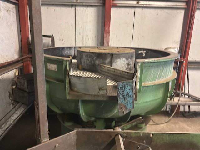 Rösler vibrerende massa afwerkmachine / vibrerende ontbraammachine trillende afwerkmachines - afbeelding 18 van  19