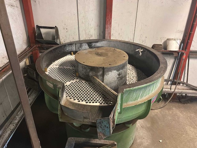 Rösler vibrerende massa afwerkmachine / vibrerende ontbraammachine trillende afwerkmachines - afbeelding 19 van  19