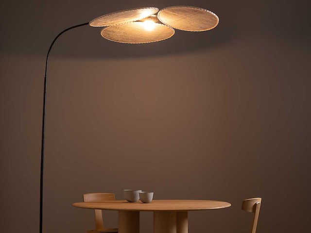 Rotanboog vloerlamp - ontwerp emmanuel gallina - afbeelding 1 van  6