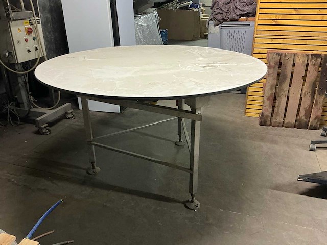 Rotative transport tafel voor aardappelen. overige fruit- en groenteverwerking - afbeelding 1 van  2