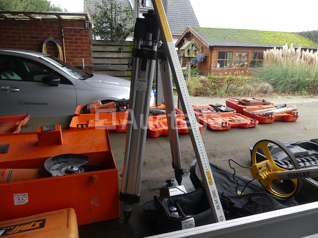 Roterende laserwaterpasset + diverse bosch-accessoires - afbeelding 1 van  6