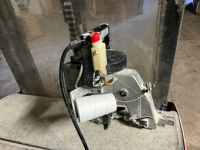 Rova draagbare naaimachine - afbeelding 2 van  5