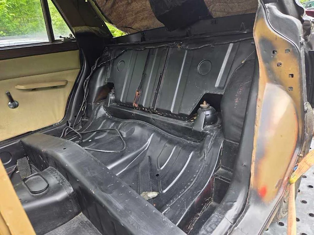 Rover 3500 v8 restauratieproject vintage auto - afbeelding 2 van  25
