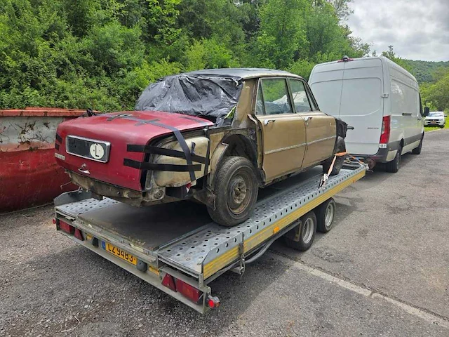 Rover 3500 v8 restauratieproject vintage auto - afbeelding 19 van  25