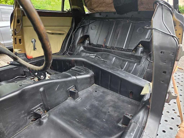 Rover 3500 v8 restauratieproject vintage auto - afbeelding 24 van  25