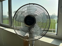 Rowenta vu5840 staande ventilator - afbeelding 1 van  2