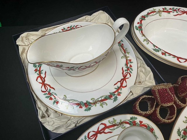 Royal worcester - holly ribbons - servies (48x) - afbeelding 2 van  9