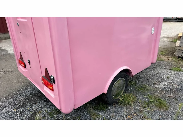 Roze food truck trailer - afbeelding 11 van  29