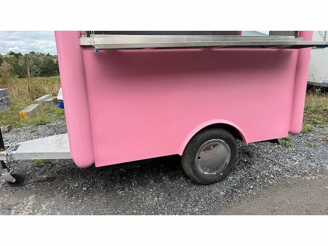 Roze food truck trailer - afbeelding 12 van  29