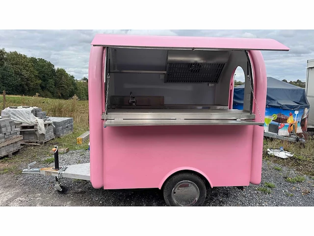 Roze food truck trailer - afbeelding 1 van  4