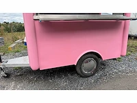 Roze food truck trailer - afbeelding 3 van  4