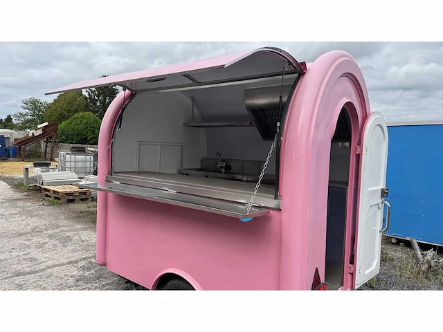 Roze food truck trailer - afbeelding 23 van  29