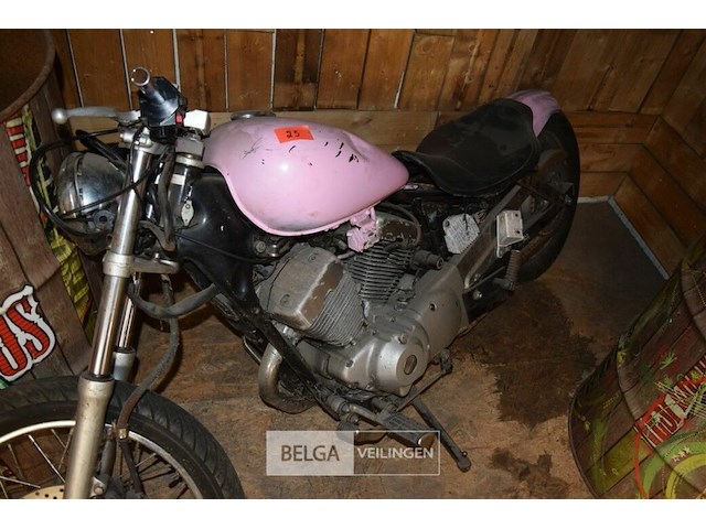 Roze yamaha moto - afbeelding 1 van  3