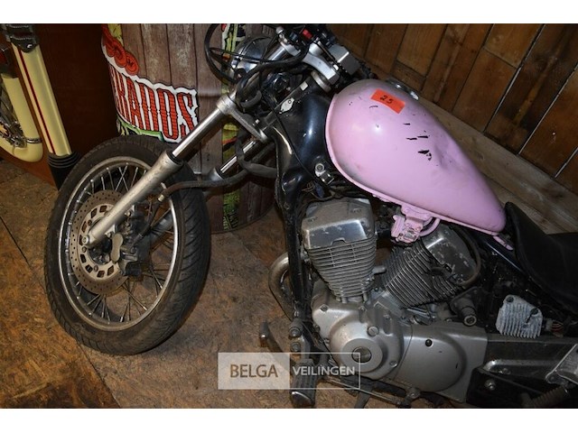 Roze yamaha moto - afbeelding 2 van  3