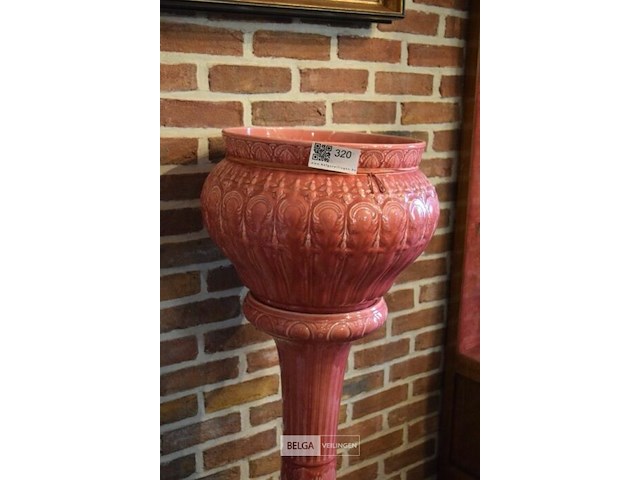 Roze zuil met bloempot licht beschadigd - afbeelding 2 van  4