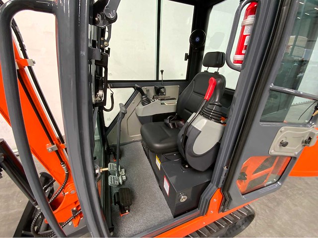 Rte - 2025 - cre213 - minigraafmachine kubota euro 5 met cabine - afbeelding 16 van  39
