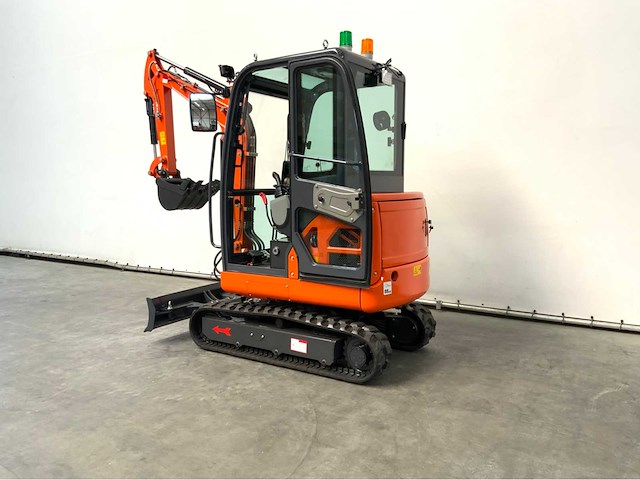Rte - 2025 - cre213 - minigraafmachine kubota euro 5 met cabine - afbeelding 32 van  39