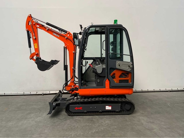 Rte - 2025 - cre213 - minigraafmachine kubota euro 5 met cabine - afbeelding 1 van  34