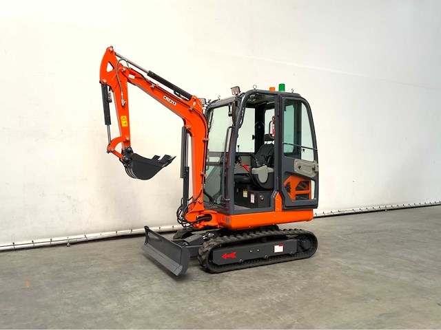 Rte - 2025 - cre213 - minigraafmachine kubota euro 5 met cabine - afbeelding 12 van  34