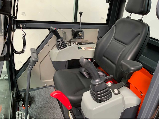 Rte - 2025 - cre213 - minigraafmachine kubota euro 5 met cabine - afbeelding 24 van  34