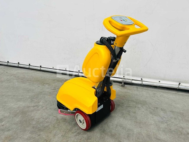 Rte - 2025 - fs30 - vloerschrobzuigmachine - afbeelding 8 van  12