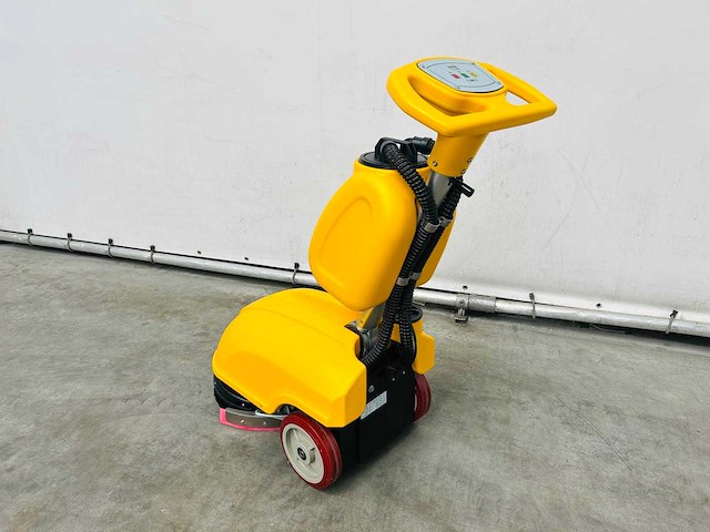 Rte - 2025 - fs30 - vloerschrobzuigmachine - afbeelding 6 van  12