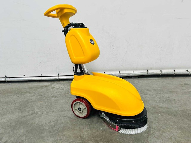 Rte - 2025 - fs30 - vloerschrobzuigmachine - afbeelding 9 van  11