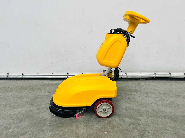 Rte - 2025 - fs30 - vloerschrobzuigmachine - afbeelding 4 van  9