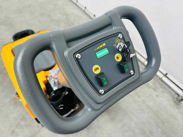 Rte - 2025 - fs40 - vloerschrobzuigmachine - afbeelding 4 van  14