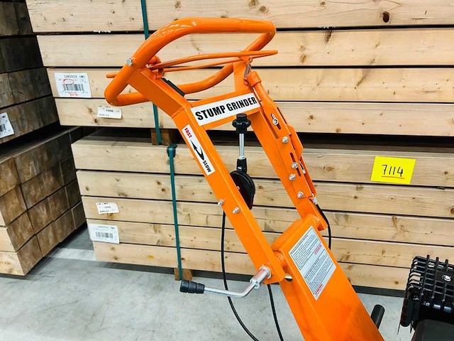 Rte - 6777 - stump grinder / stobbenfrees benzine - afbeelding 7 van  7