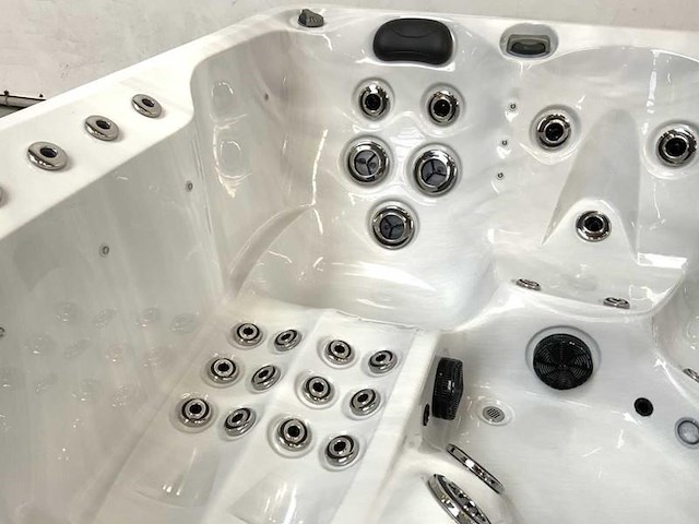 Rte jacuzzi london with nordic insulation - afbeelding 16 van  18