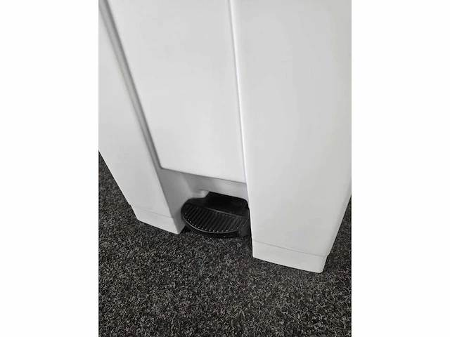 Rubbermaid - afvalemmers en prullenbakken (4x) - afbeelding 6 van  7