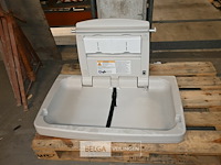 Rubbermaid baby luiertafel - afbeelding 4 van  4