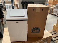 Rubbermaid brandveilige afvalbak 40 liter wit - afbeelding 1 van  8