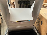 Rubbermaid brandveilige afvalbak 40 liter wit - afbeelding 4 van  8