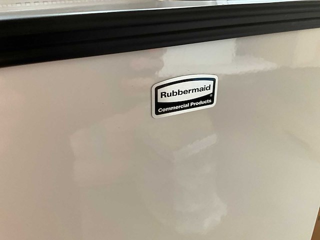 Rubbermaid brandveilige afvalbak 40 liter wit - afbeelding 7 van  8