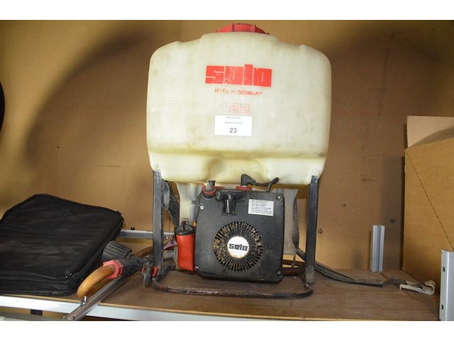 Rugsproeier solo 422 op benzinemotor, 2 drukspuiten 10l - afbeelding 1 van  7